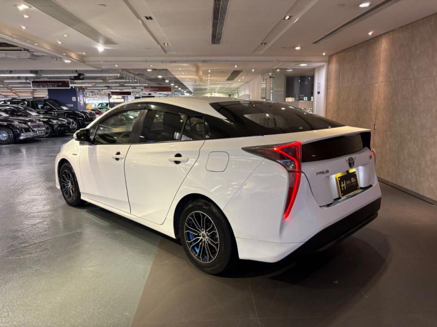 Prius 1.8 Hybrid S - Image 2